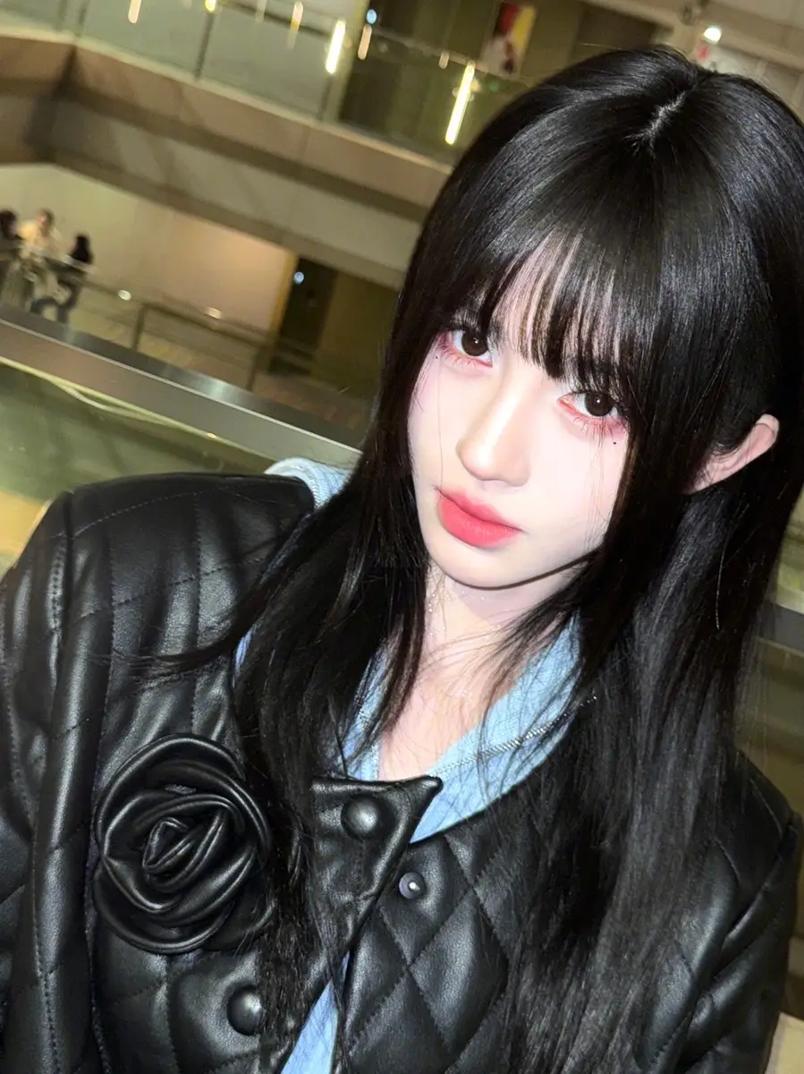鞠婧祎公主切造型明艳美丽 表情灵动尽显活泼可爱