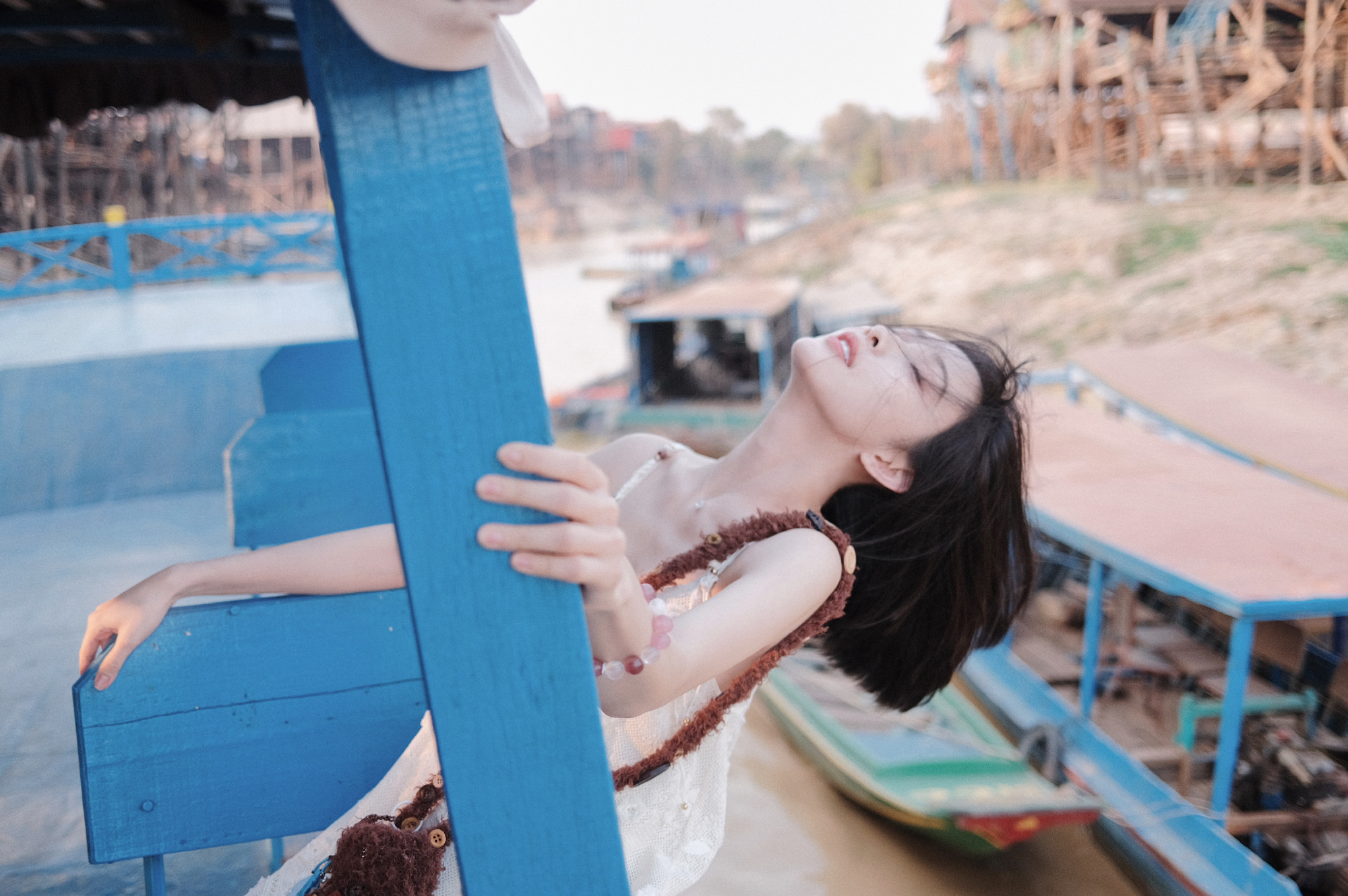 孟子义穿白色吊带简约清新 温婉灵动