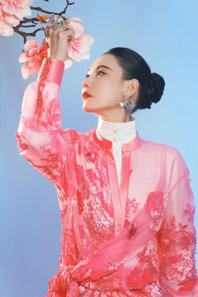 张柏芝穿粉色薄纱裙甜美减龄
