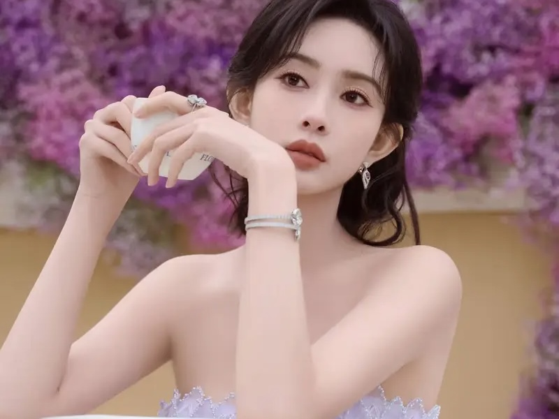 孟子义公主裙造型，纵享花园悠闲时光