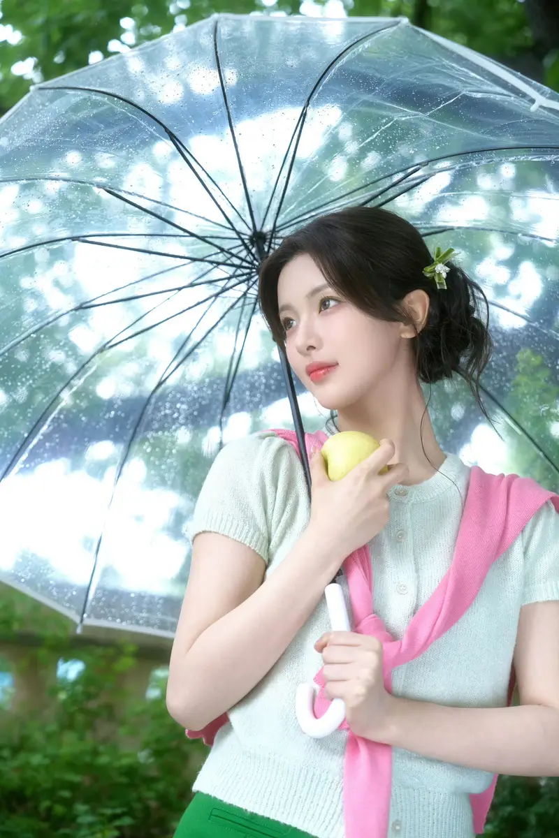 女星杨超越温馨时光：遇见甜蜜满分的你！