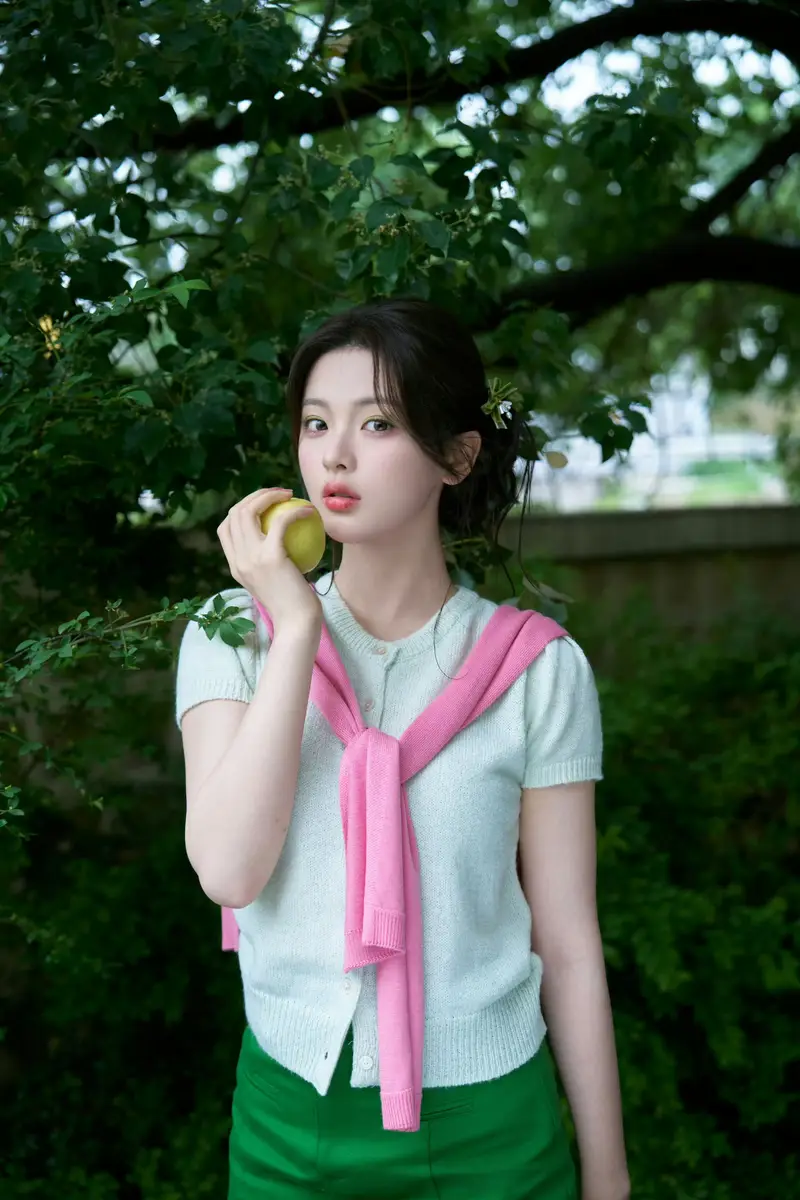 女星杨超越温馨时光：遇见甜蜜满分的你！