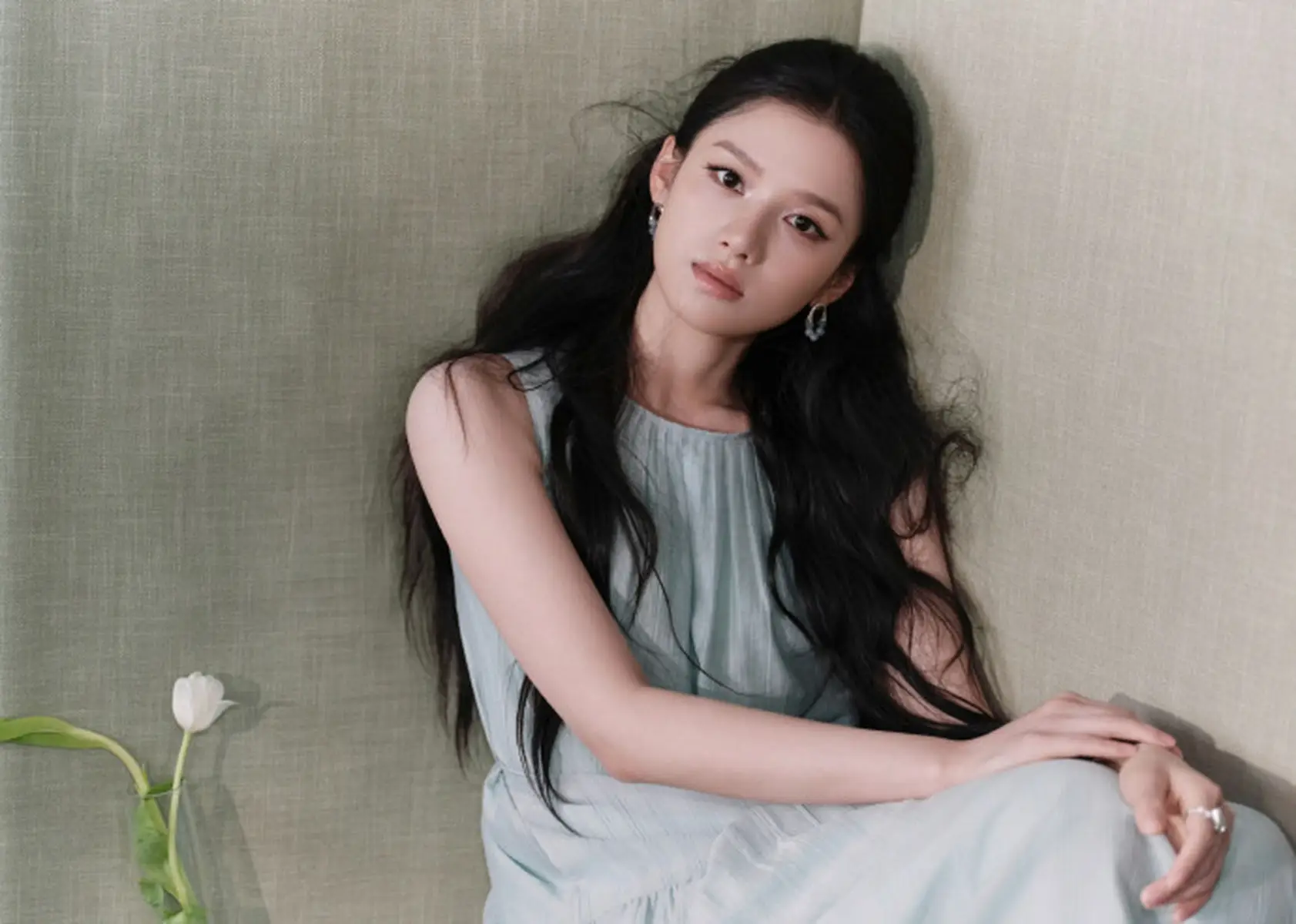 独一无二张婧仪，气质清冷优雅