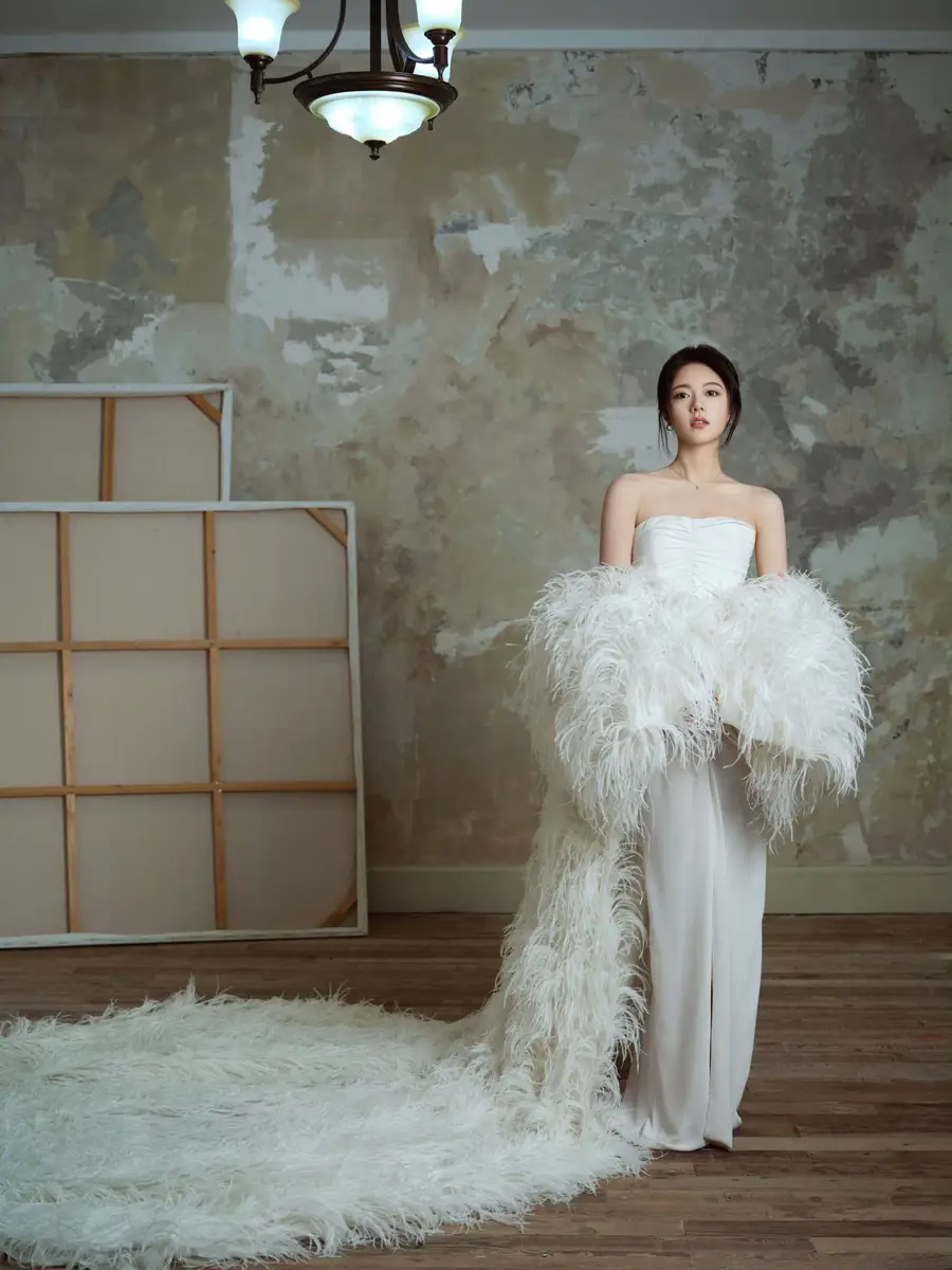 女星赵今麦气质优雅温柔，就像童话故事里走出的公主！
