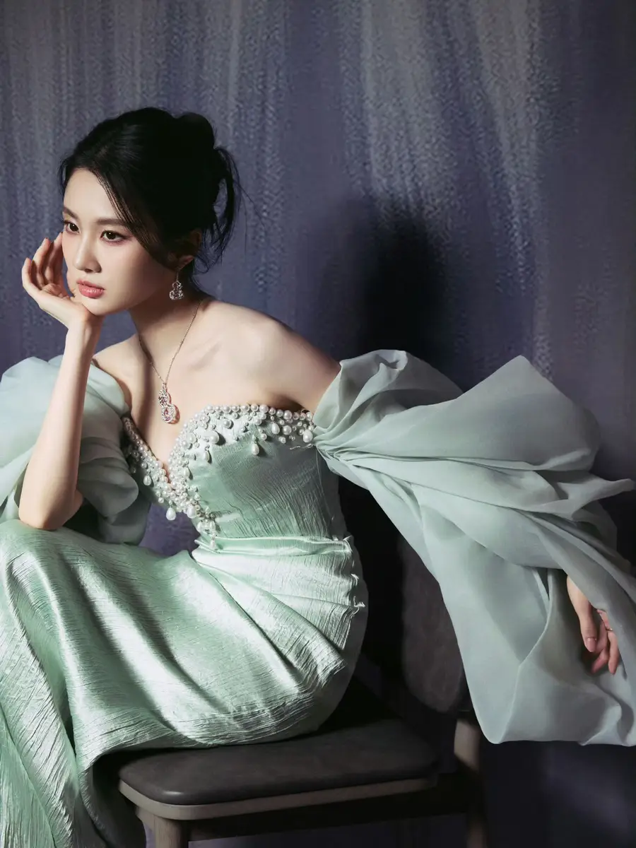 女星张慧雯清新明丽造型：秀美灵动！