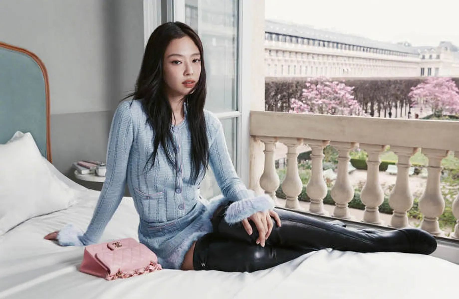 Jennie贝雷帽搭配皮大衣 法式复古大气优雅