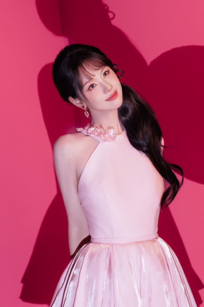 陈都灵爱心编发活力足少女感拉满