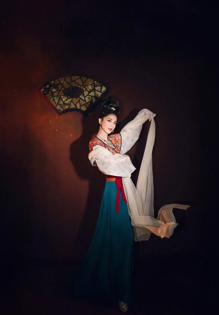 黄圣依穿精致汉服尽显古韵风采！气质温婉灵动美貌迷人