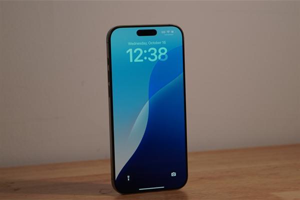 iPhone 18全系标配2400万前摄：苹果史上最强