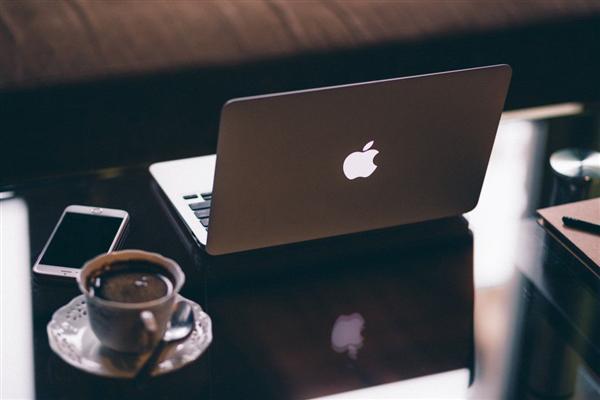 MacOS 26 Bug致显示器闪烁:官方多次更新问题反而更糟!