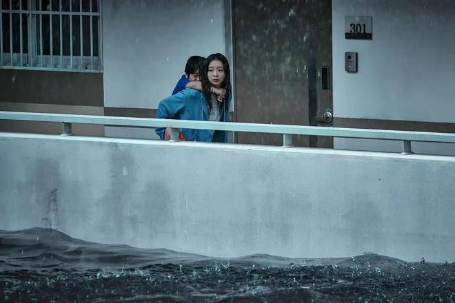 不愧是Netflix ，女神新作实在太炸裂