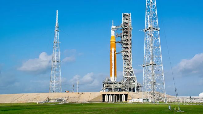 NASA阿尔忒弥斯2号载人绕月任务发射在即，天气成最大变数