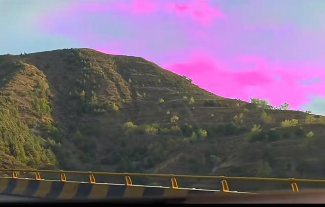 一个月三陷舆论风波,OPPO又因“粉色天空”翻车