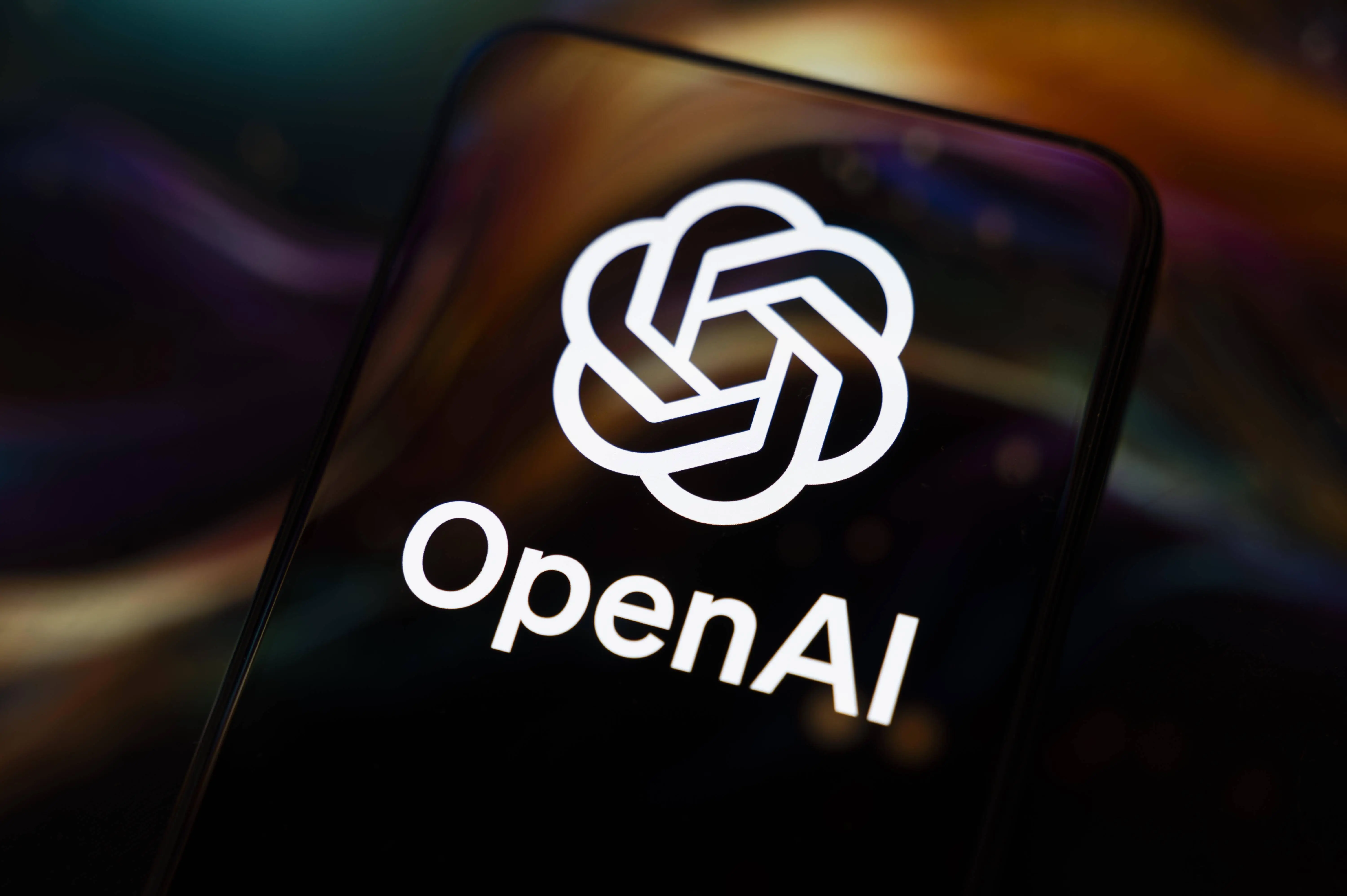 OpenAI扩建数据中心，英伟达准备替它担保2500亿美元