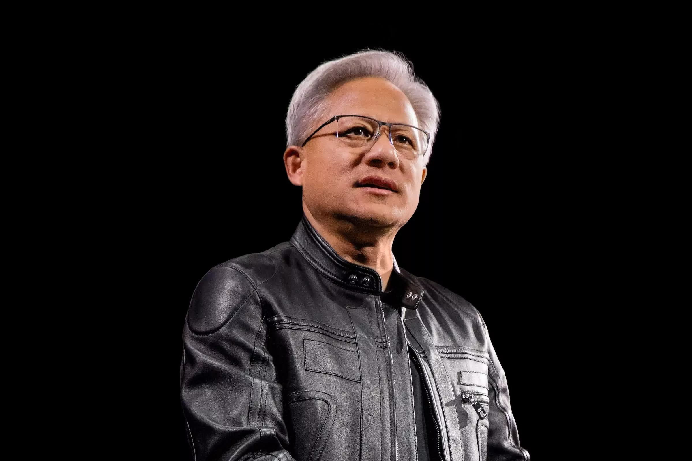 黄仁勋不赞成AI集体减速：不安全就别发，研发继续跑