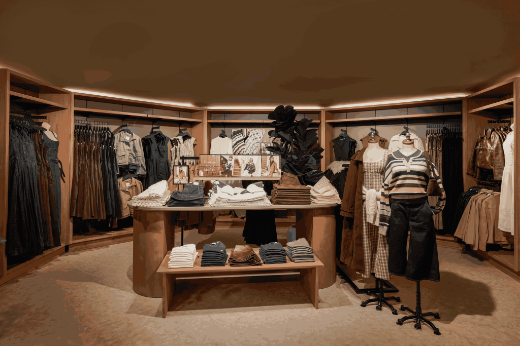 Abercrombie & Fitch亚太区首家「Heritage Meets Modern」形象店于香港海港城盛大揭幕