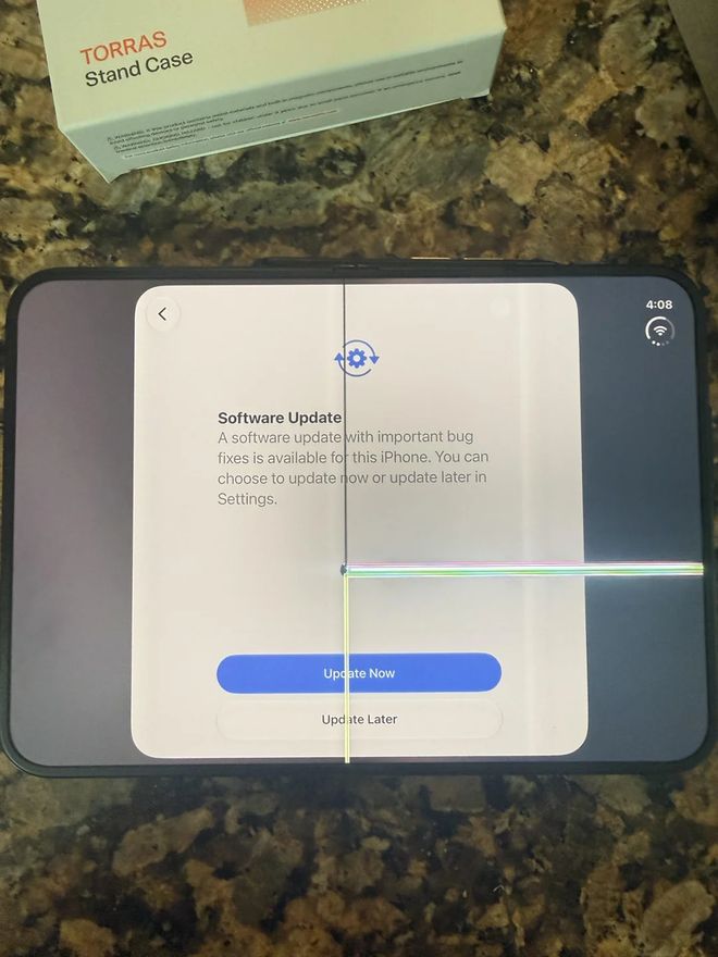 iPhone Duo刚开卖就曝屏幕开裂，苹果回应：少量设备受影响